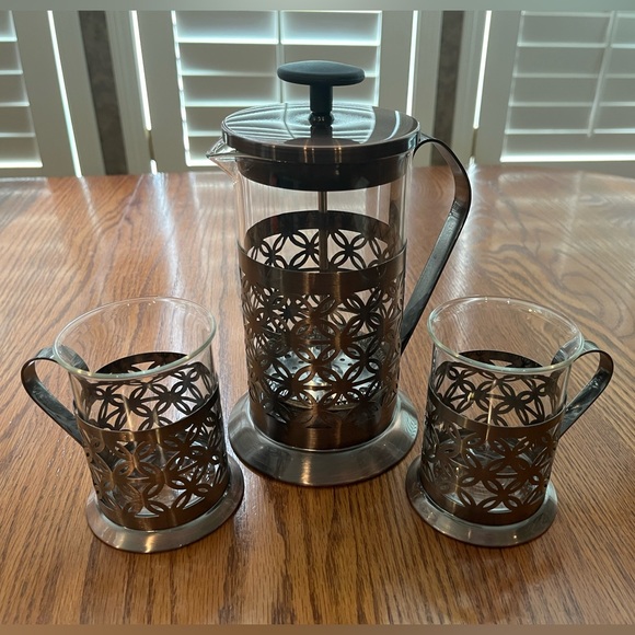 Other - French press coffee maker with 2 matching glass mugs